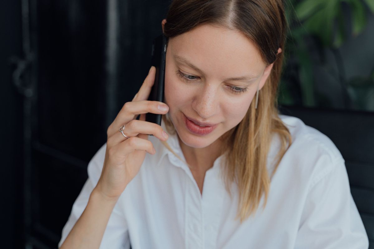 Mental Load 2.0: Warum digitale Dauererreichbarkeit unsere Energie raubt